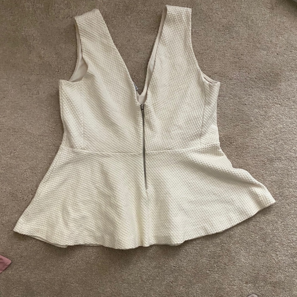 🌟H&M White Peplum Top🌟 - Picture 2 of 4
